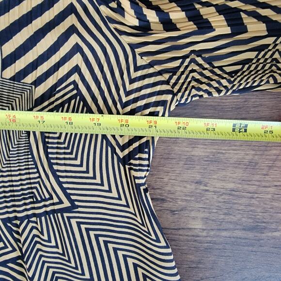 Sunny Leigh Artsy Groovy Blouse Womens Sz XL High-Low Pleated Bell Sleeves Light - Picture 6 of 9